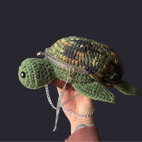Handmade Crochet Camo Turtle Handbag - Picture 4 of 5